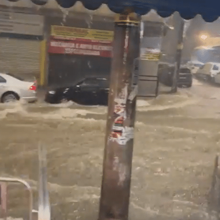 Chuva em Belo Horizonte alagou vias  - Reprodução/X/@DelioVieira1