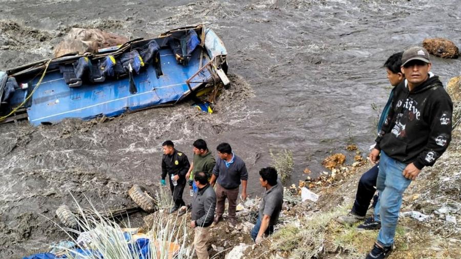 Pelo menos seis pessoas estão desaparecidas após acidente com mortes no Peru - Handout / La Voz Del Pueblo Pomabamba Ancash Perú / AFP