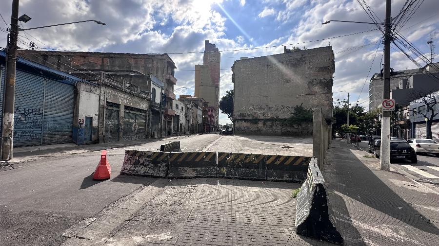 Região do muro construído na "Cracolândia" depois da dispersão - Foto: Oslaim Brito/Thenews2/Folhapress