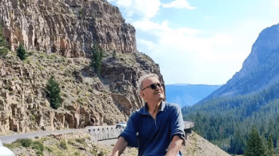 Cláudio em Yellowstone, nos Estados Unidos Cláudio em Yellowstone, nos Estados Unidos