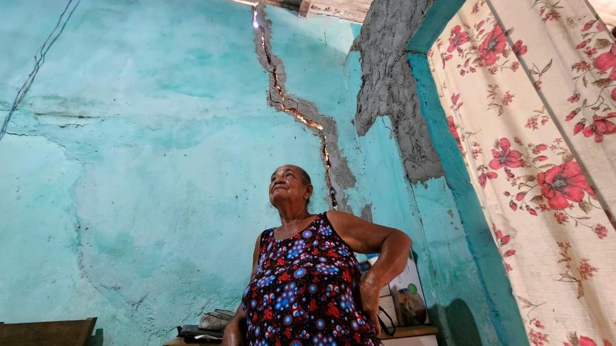 Maria da Conceição, 75, morador do Bom Parto: rachaduras gigantes