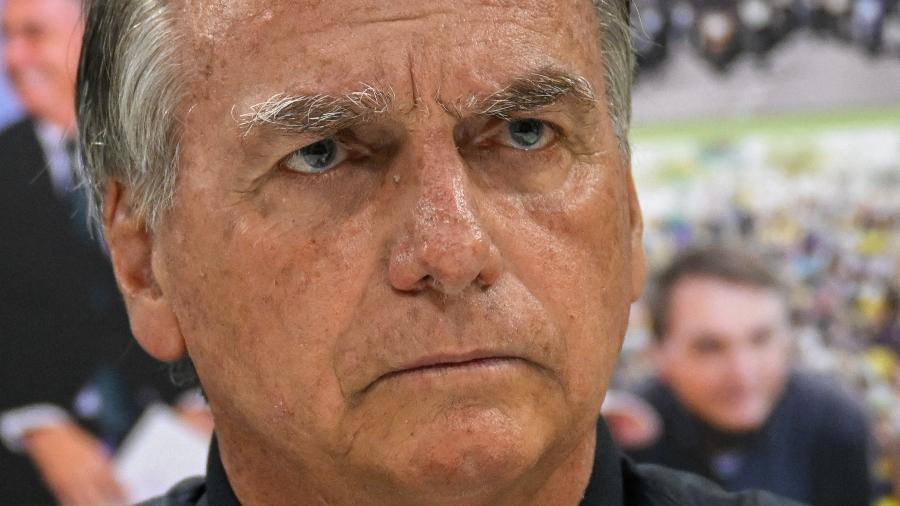 Moraes decreta prisão domiciliar de Bolsonaro