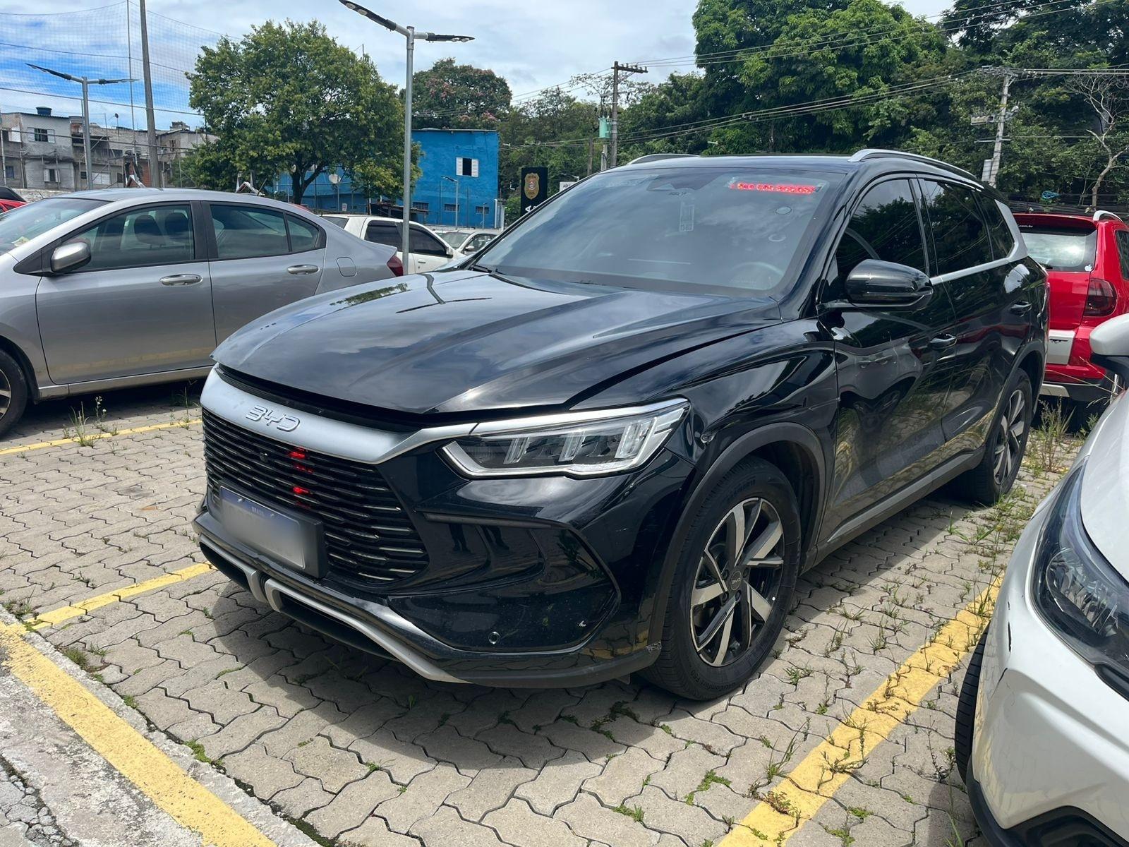 Falsa viatura foi apreendida enquanto era carregada dentro de concessionária na zona sul de São Paulo - undefined