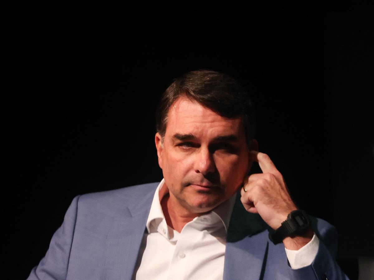 Republicanos Nega Apoio a Flávio Bolsonaro e Busca Neutralidade