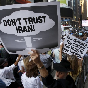 Manifestantes protestaram contra acordo nuclear com Irã em julho de 2015 - Mike Segar/Reuters