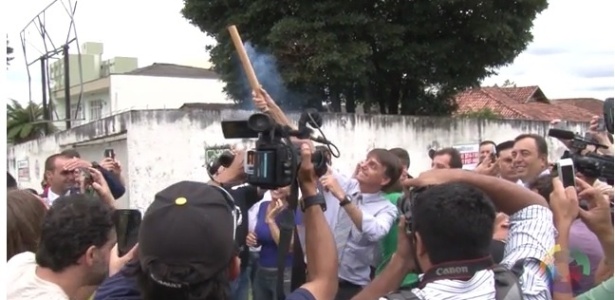 Bolsonaro solta fogos em Curitiba para comemorar investigação de Lula - Reprodução