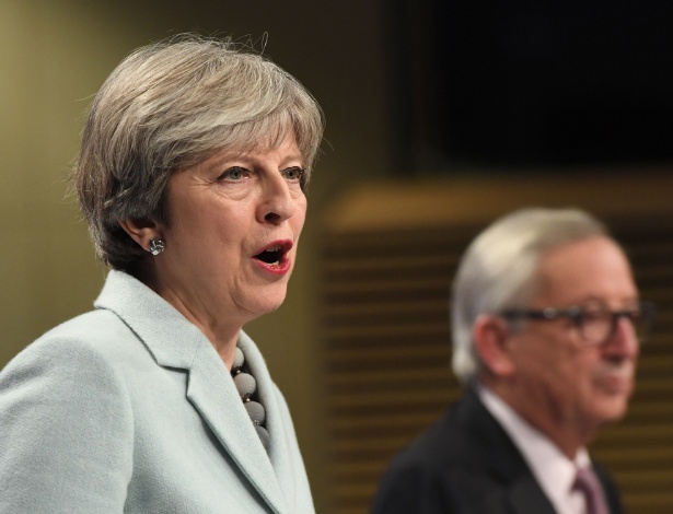 Theresa May, em coletiva de imprensa ao lado do presidente da Comissão Europeia, Jean-Claude Juncker - Emmanuel Dunand/AFP Photo