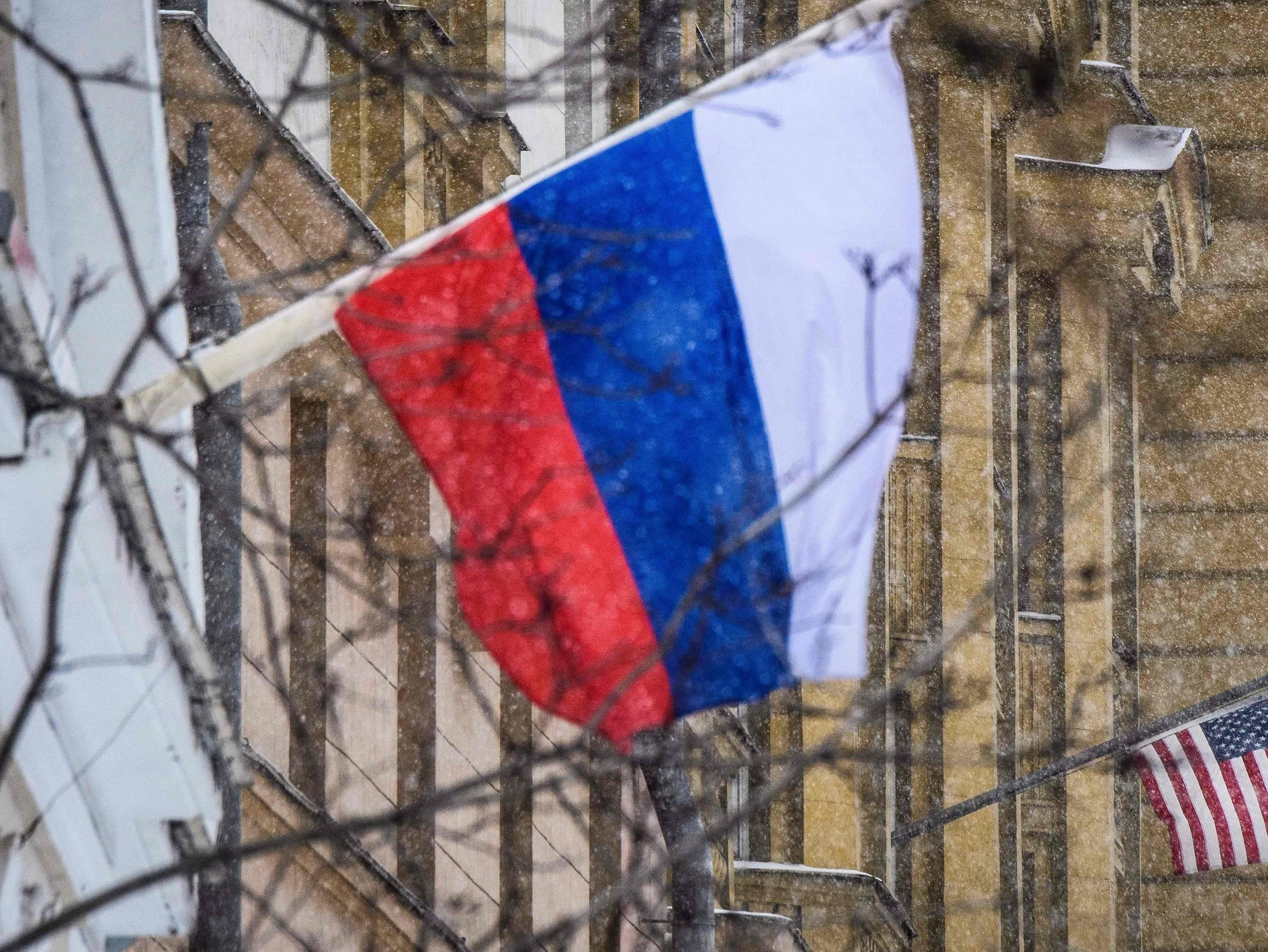 Presidente francês diz que a bandeira russa não tem lugar nas Olimpíadas de  Paris
