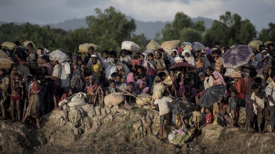 Muçulmanos rohingyas fogem de Mianmar pela fronteira com Bangladesh - Fred Dufour/AFP
