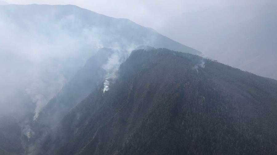 1.abr.2019 - Imagem do incêndio florestal no município de Yalongjiang, no distrito de Muli, prefeitura autônoma de Liangshan Yi, província de Sichuan, sudoeste da China - Lin Jiping/Xinhua