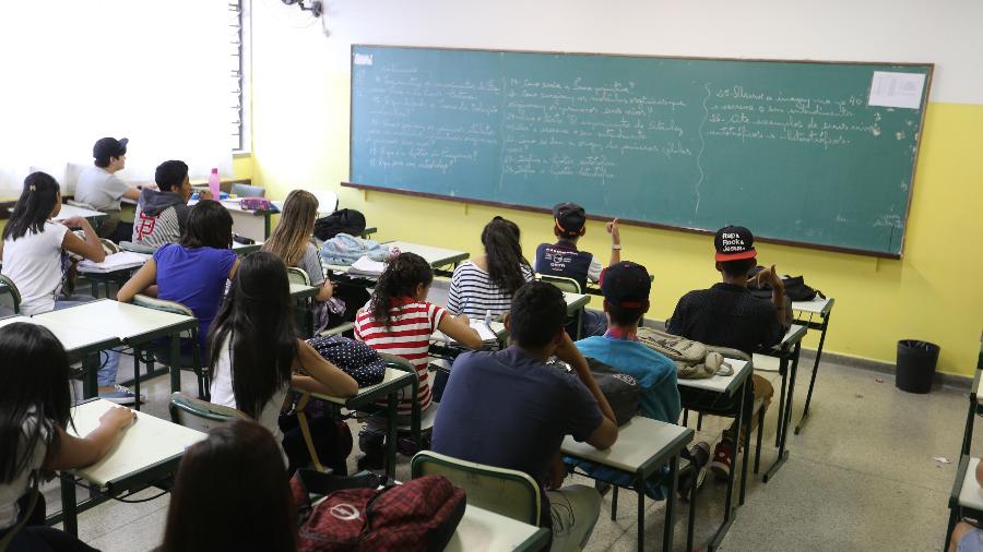 O desempenho de estudantes do ensino médio na rede estadual de São Paulo está longe da meta para a etapa - Rivaldo Gomes/Folhapress - 29.mar.2016