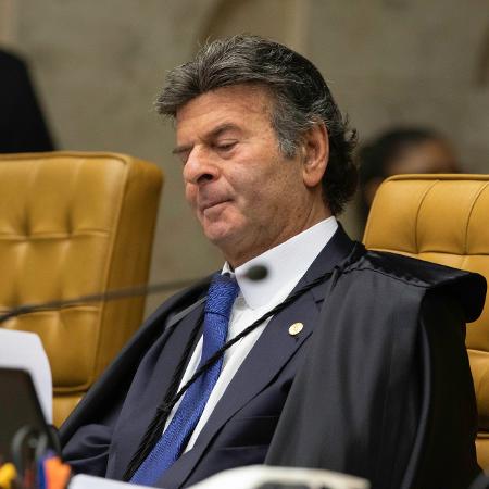 O ministro Luiz Fux agradeceu o apoio de Cabral com beijo nos pés da primeira-dama - Bruno Rocha/Fotoarena/Estadão Conteúdo