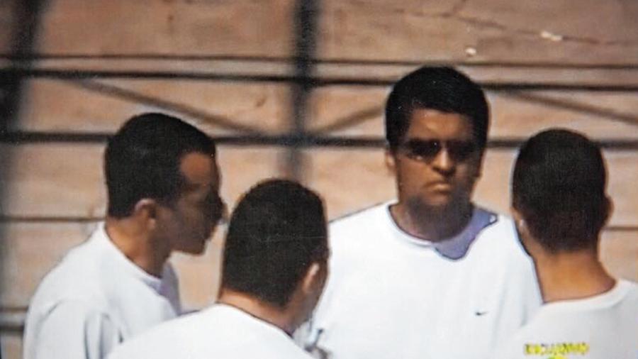 Alejandro Juvenal Herbas Camacho Júnior (de óculos), o irmão de Marcola, enquanto estava preso com a cúpula do PCC no interior de São Paulo - Reprodução