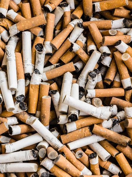 Fumar nas ruas ou em espaços públicos sem garantir uma distância de segurança será proibido na região espanhola da Galícia - porpeller/Getty Images/iStockphoto