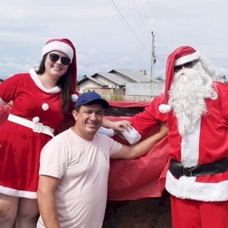 Carlos Rogério da Costa participava de ação social vestido de Papai Noel em Gaspar, a cerca de 140 km de Florianópolis, (SC) quando caiu do caminhão  - Divulgação