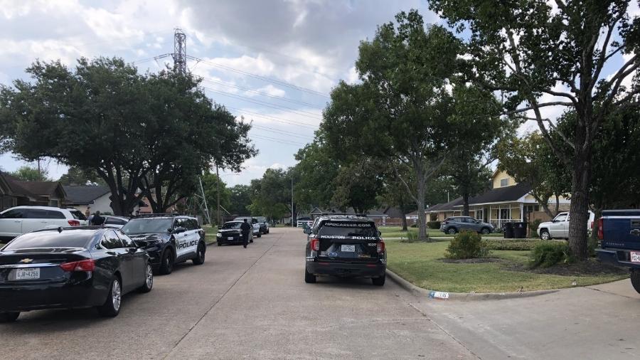 Corpo foi encontrado dentro de currasqueira em casa no subúrbio de Houston  - Houston Police Department/TwitterHouston Police Department/Twitter