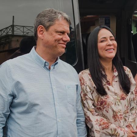 O governador Tarcísio de Freitas ao lado da mulher, Cristiane Freitas O governador Tarcísio de Freitas ao lado da mulher, Cristiane Freitas