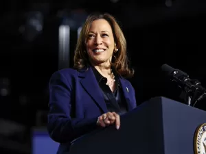 Kamala chama Trump de 'tirano' e que opositor usará militares contra povo