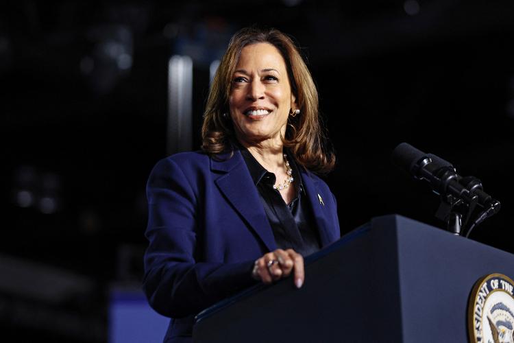 Kamala Harris durante um evento de campanha no Resch Expo Center em Green Bay, Wisconsin