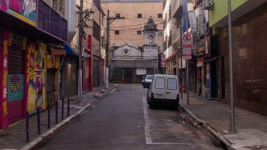 Rua dos Aflitos sem as luminárias japonesas