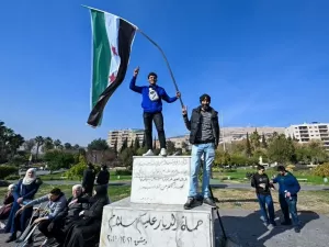 Sírios comemoram queda do regime, mas temem o futuro