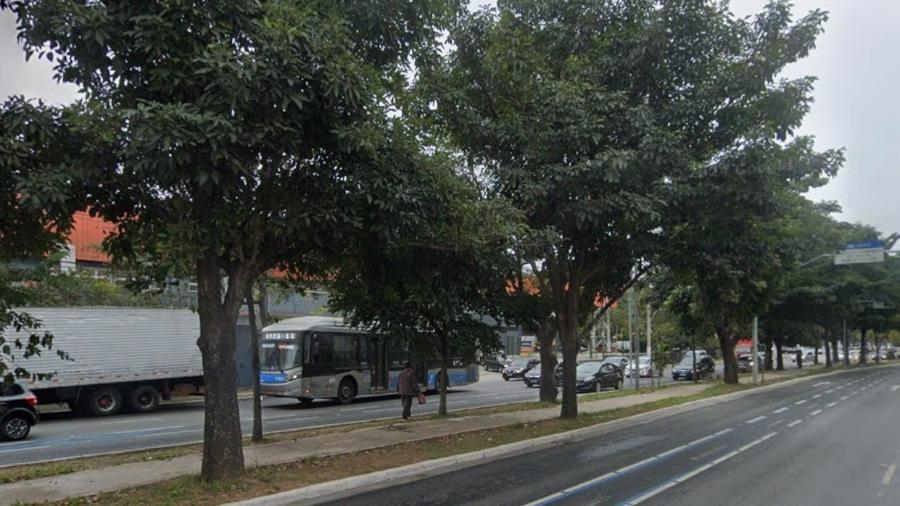 Edital de licitação pontua que corredor de ônibus da avenida Miguel Yunes será construído no canteiro central da via - Google Street View/Reprodução