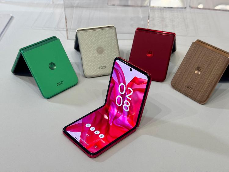 Niovas cores dos dobráveis razr 60 e razr 60 Ultra Niovas cores dos dobráveis razr 60 e razr 60 Ultra