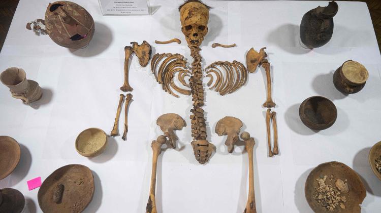 Ceramic objects were next to the body