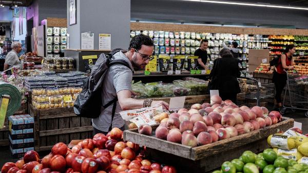 Dados de inflação no Brasil e Estados Unidos em destaque