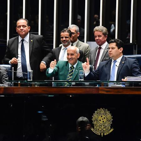 O ministro-chefe da Secretaria de Governo, Luiz Eduardo Ramos, ao lado do presidente do Senado, Davi Alcolumbre (DEM-AP) - Jonas Pereira/Agência Senado