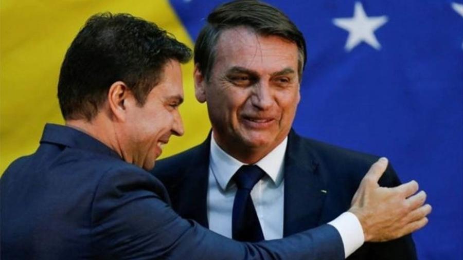 Bolsonaro é cumprimentado por Alexandre Ramagem - Acervo Pessoal/Reprodução
