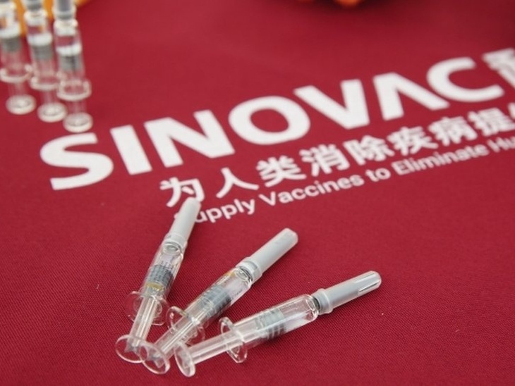 Bolsonaro transforma Anvisa em palco de guerra política das vacinas