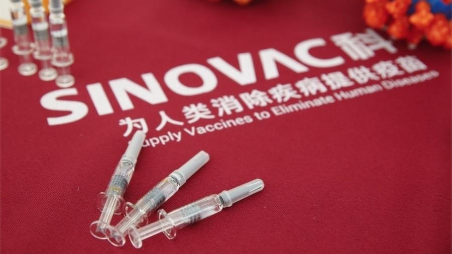 Antes de decisão de Bolsonaro, governo planejava a aquisição de 46 milhões de doses da vacina CoronaVac, desenvolvida pela farmacêutica chinesa Sinovac em conjunto com o Instituto Butantan - Epa/Wu Hong