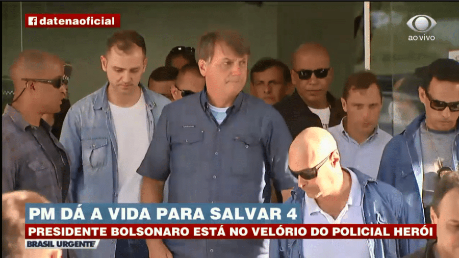O presidente Jair Bolsonaro (sem partido) deixa sepultado de policial militar que morreu ao salvar crianças em SP - Reprodução/Band