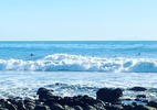 Homem morre após colidir com outro surfista em praia da Califórnia (EUA) - Reprodução/Facebook/Leslie Dinaberg