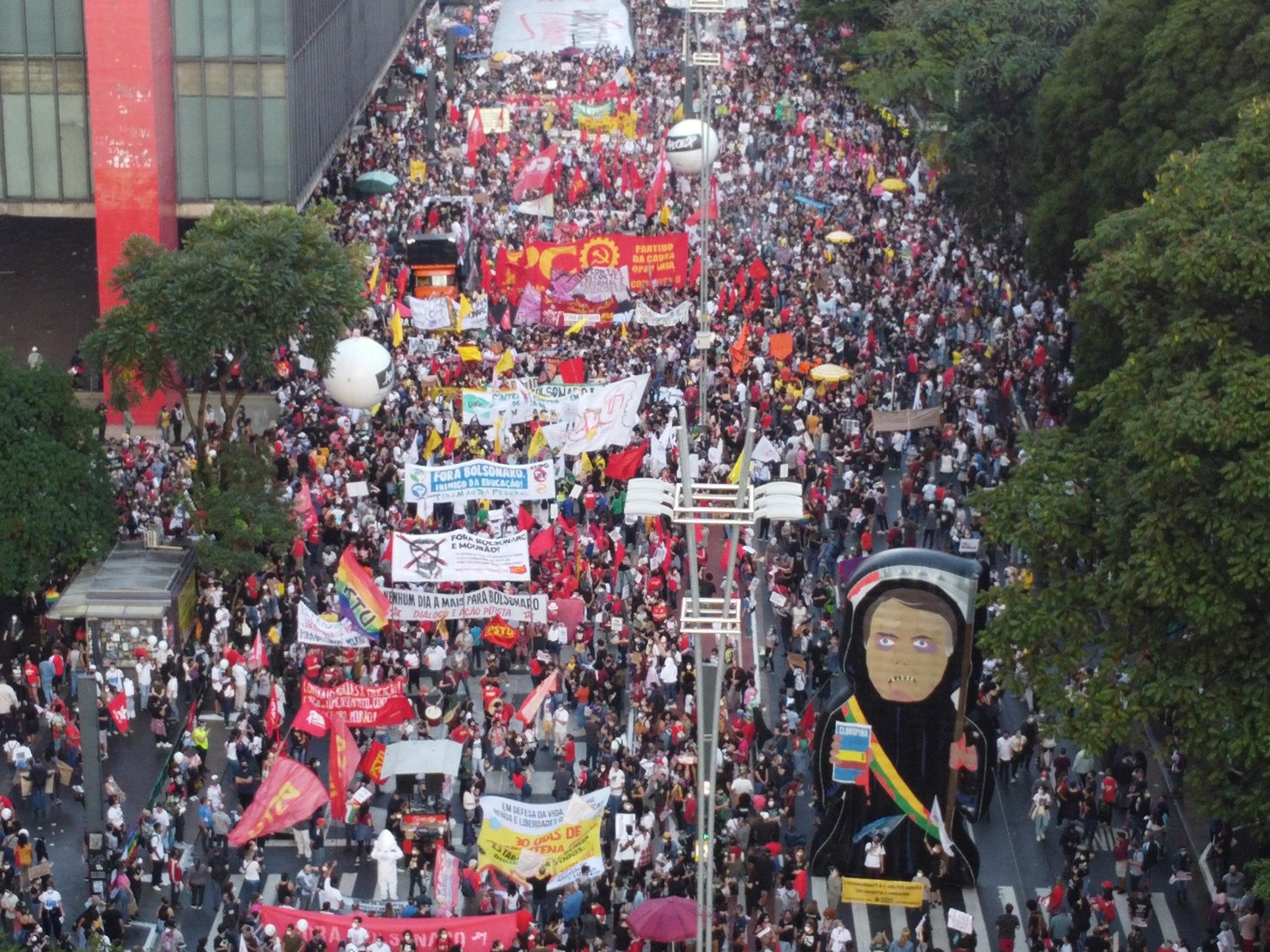 Manifestantes fazem atos contra Bolsonaro e a favor da vacina; FOTOS dos  protestos pelo Brasil, Política