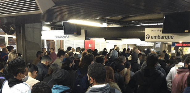 Problemas no transporte público | Metrô de São Paulo tem falhas e lentidão nas linhas Azul e Vermelha