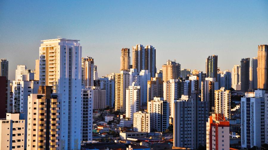 Segundo o estudo, de 2010 em diante, São Paulo passou a ter mais construções de alto do que de baixo padrão (em m²) - Conrado Tramontini