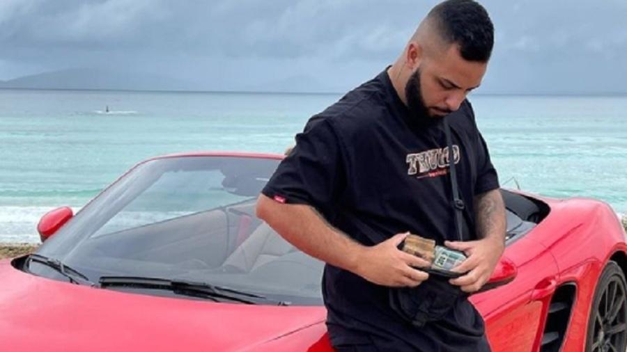 Última foto publicada por Wesley Pessano foi em frente ao seu Porsche, onde foi morto - Reprodução/Instagram