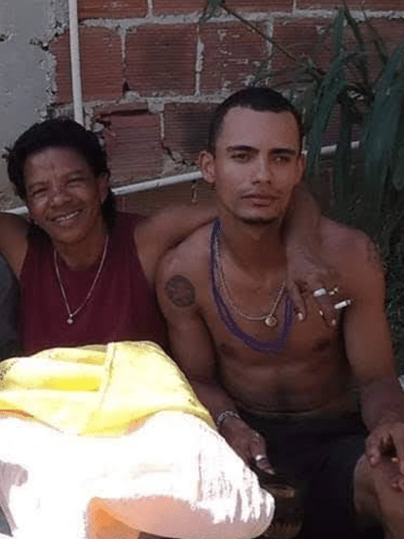 Aparecida Macedo e o filho, o catador Luciano Macedo, morto por militares em abril de 2019 - Reprodução/Arquivo Pessoal