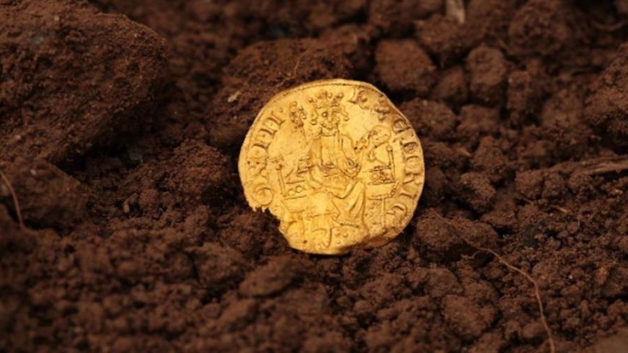 A moeda descoberta por um arqueólogo anônimo foi cunhada na época do Rei Henrique III, por volta de 1257  - Reprodução/Spink & Son