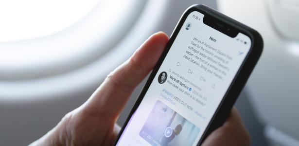 Voo é bombardeado com fotos de pênis pelo Airdrop; piloto ameaça retornar