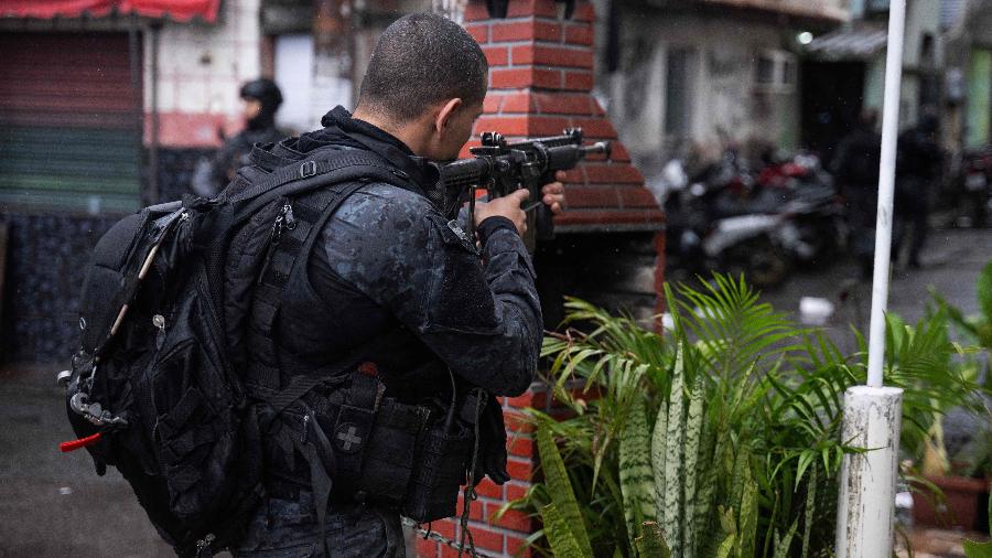 Operação policial na favela da Maré, no Rio