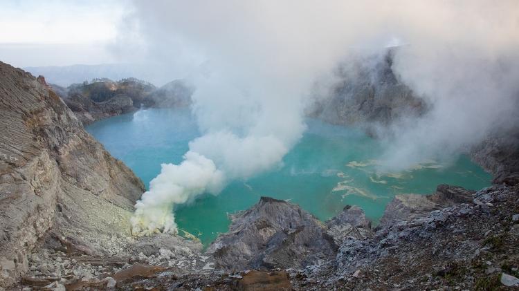 Um dos perigos do vulcão é sua fumaça tóxica
