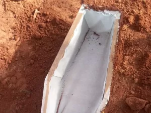 Caixão de bebê é enterrado vazio após corpo ser 'esquecido' no PI; vídeo