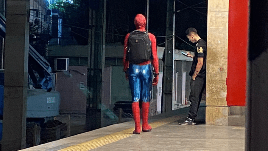 Homem-Aranha no metrô de BH acabou em confusão - Reprodução/Twitter