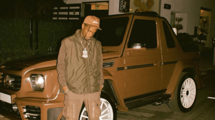 Travis Scott e sua Mercedes Benz