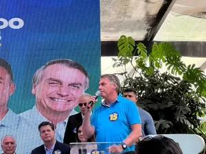 Inelegível, Bolsonaro diz que será candidato e que Lula não tem substituto