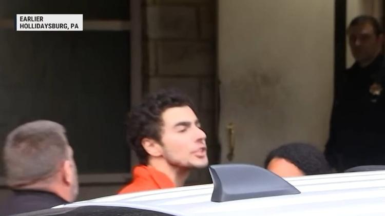 Luigi Nicholas Mangione ao chegar no Tribunal no Condado de Blair, nos Estados Unidos - Reprodução/MSNBC News - Reprodução/MSNBC News