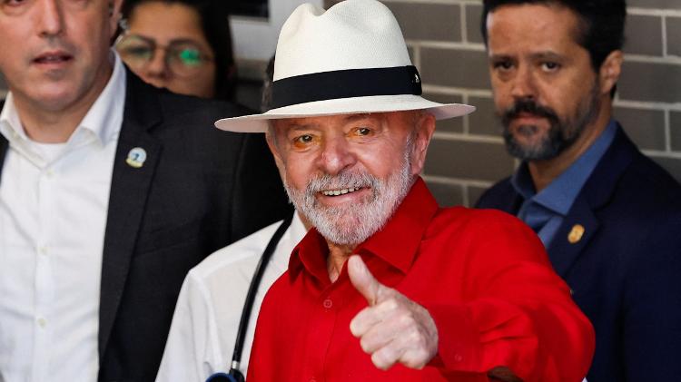 Lula deixa o hospital Sírio-Libanês, em São Paulo